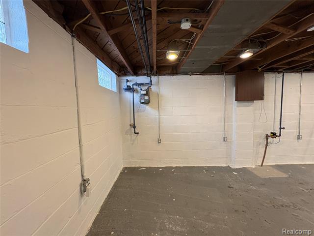 Builiding view thirty three for 4216 Syracuse, Dearborn Heights, MI. 48125