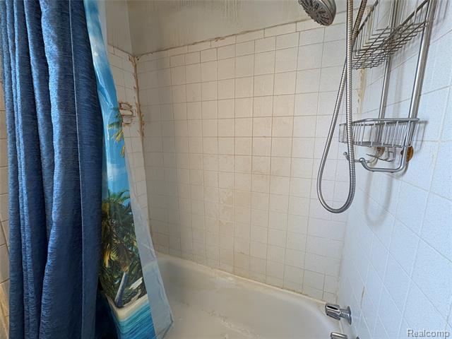 Builiding view twenty four for 4216 Syracuse, Dearborn Heights, MI. 48125