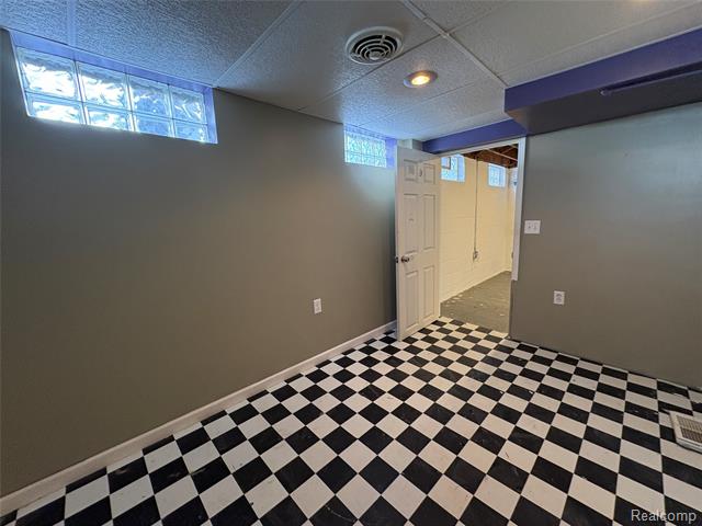 Builiding view twenty nine for 4216 Syracuse, Dearborn Heights, MI. 48125