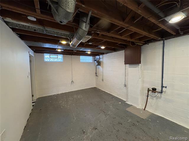 Builiding view twenty seven for 4216 Syracuse, Dearborn Heights, MI. 48125