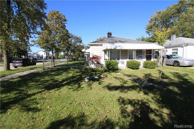 front view for 31682 Carlisle Pkwy, Wayne, Mi. 48184