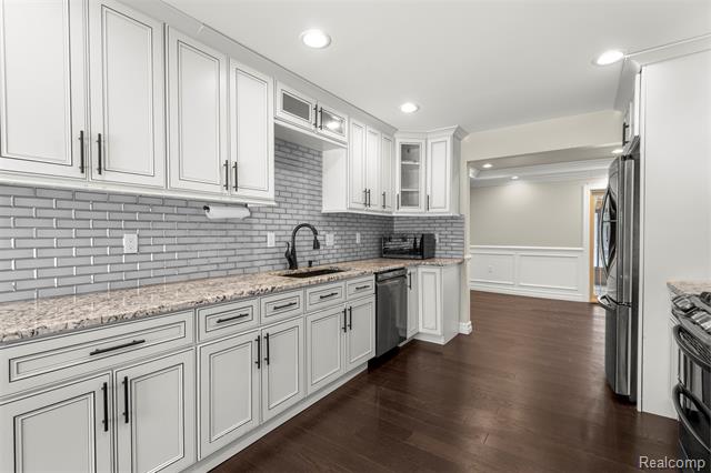 Builiding view eight for 41925 South, Canton, MI. 48188