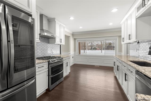 Builiding view seven for 41925 South, Canton, MI. 48188