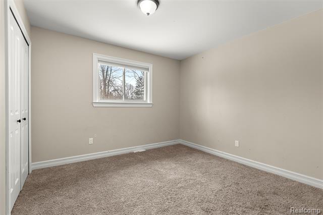 Builiding view seventeen for 41925 South, Canton, MI. 48188