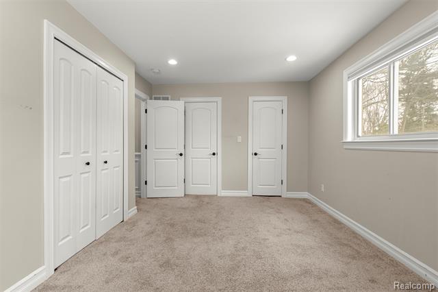 Builiding view sixteen for 41925 South, Canton, MI. 48188