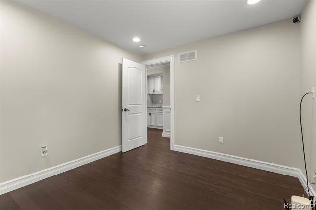 Builiding view twenty six for 41925 South, Canton, MI. 48188