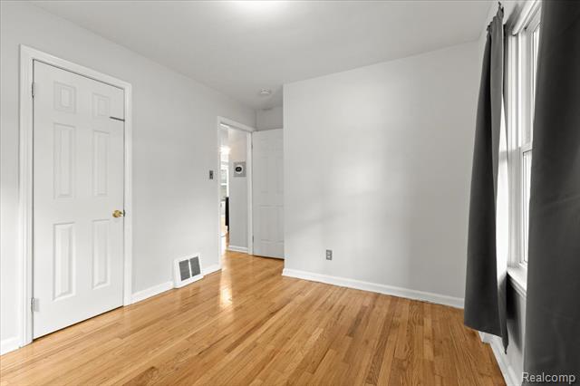 Builiding view eight for 24080 Stanford, Dearborn Heights, MI. 48125