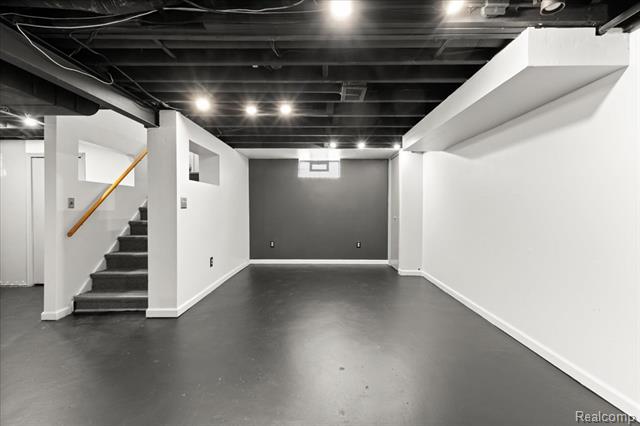 Builiding view fifteen for 24080 Stanford, Dearborn Heights, MI. 48125