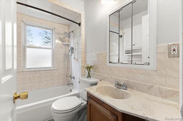 Builiding view nine for 24080 Stanford, Dearborn Heights, MI. 48125