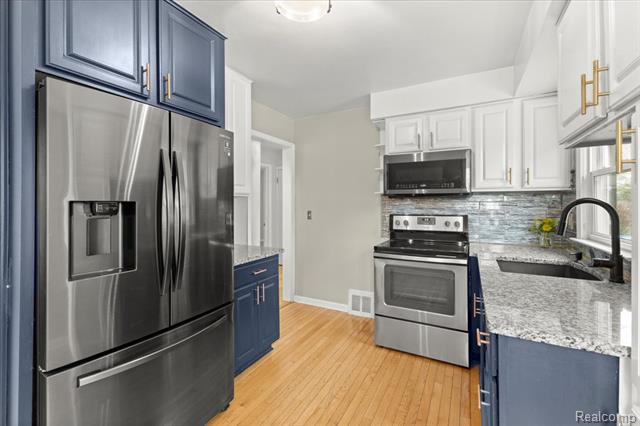 Builiding view seven for 24080 Stanford, Dearborn Heights, MI. 48125