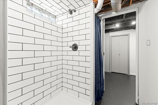 Builiding view seventeen for 24080 Stanford, Dearborn Heights, MI. 48125