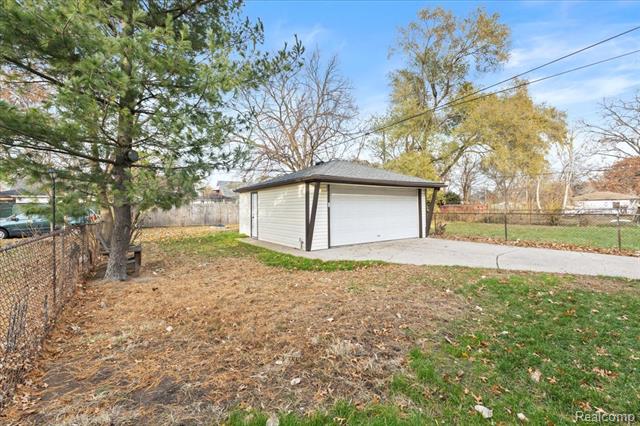 Builiding view twenty one for 24080 Stanford, Dearborn Heights, MI. 48125