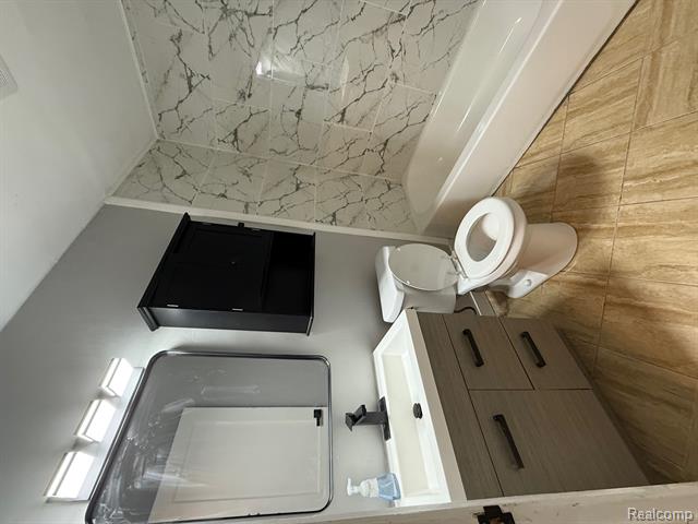 Builiding view nineteen for 3800 West Point, Dearborn, MI. 48124