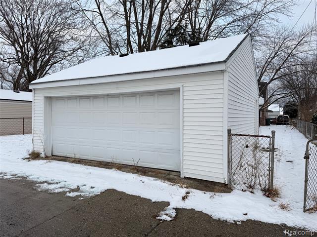 Builiding view one for 3800 West Point, Dearborn, MI. 48124