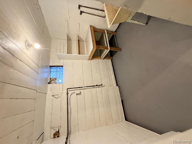 Builiding view ten for 3800 West Point, Dearborn, MI. 48124