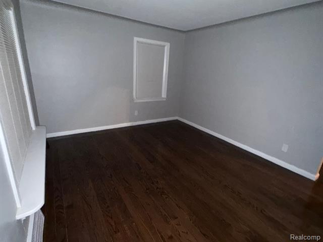 Builiding view twenty eight for 3800 West Point, Dearborn, MI. 48124