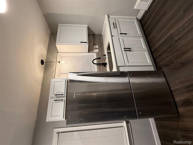 Builiding view twenty five for 3800 West Point, Dearborn, MI. 48124