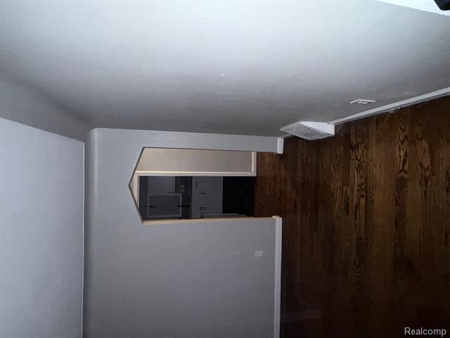 Builiding view twenty nine for 3800 West Point, Dearborn, MI. 48124