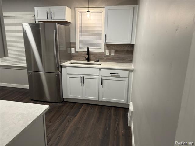 Builiding view twenty one for 3800 West Point, Dearborn, MI. 48124