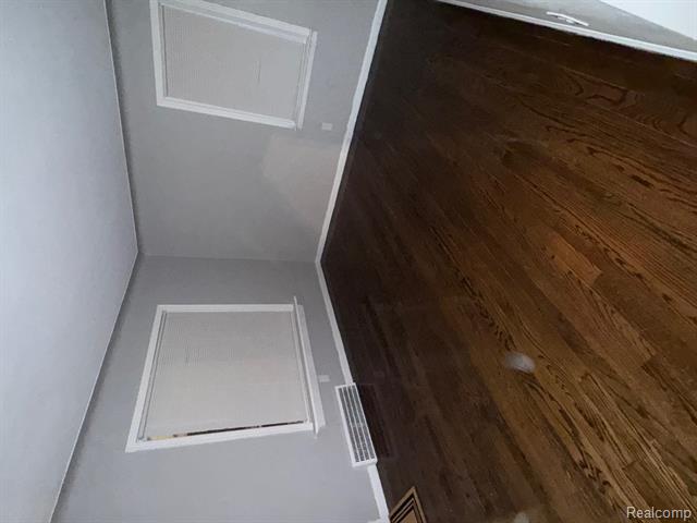 Builiding view twenty six for 3800 West Point, Dearborn, MI. 48124