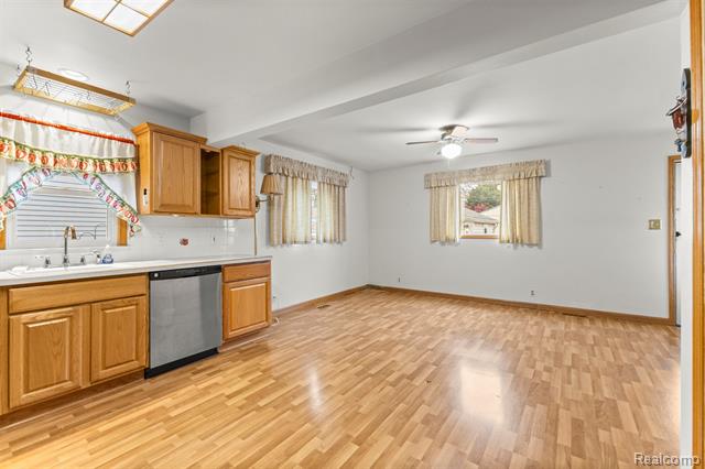 Builiding view fifteen for 24716 Ross, Dearborn, MI. 48124