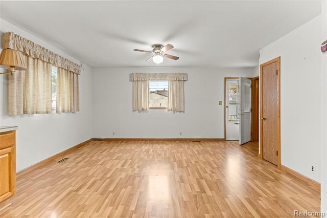 Builiding view nineteen for 24716 Ross, Dearborn, MI. 48124