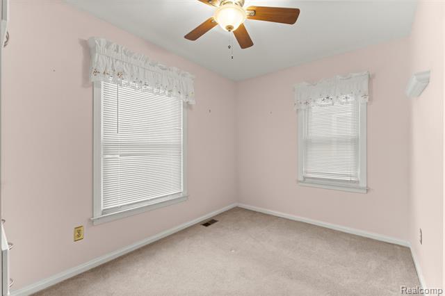 Builiding view ten for 24716 Ross, Dearborn, MI. 48124