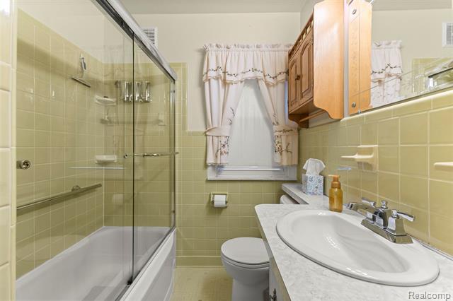 Builiding view thirteen for 24716 Ross, Dearborn, MI. 48124