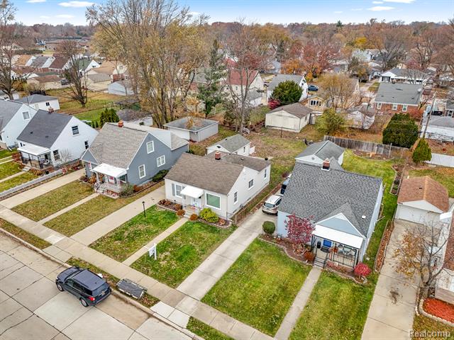 Builiding view thirty eight for 24716 Ross, Dearborn, MI. 48124