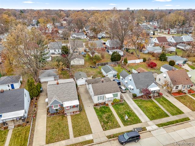 Builiding view thirty four for 24716 Ross, Dearborn, MI. 48124