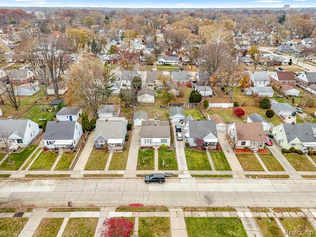 Builiding view thirty seven for 24716 Ross, Dearborn, MI. 48124