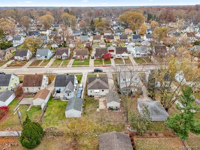 Builiding view thirty three for 24716 Ross, Dearborn, MI. 48124