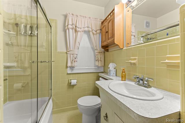 Builiding view twelve for 24716 Ross, Dearborn, MI. 48124