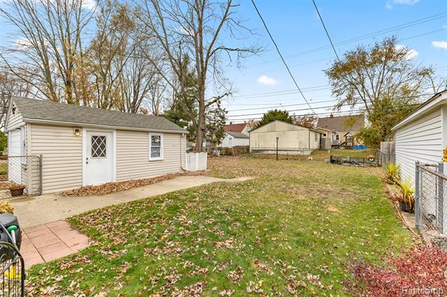 Builiding view twenty eight for 24716 Ross, Dearborn, MI. 48124