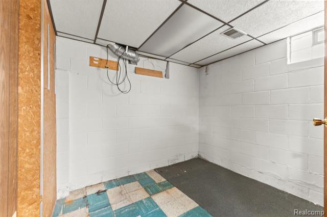 Builiding view twenty seven for 24716 Ross, Dearborn, MI. 48124