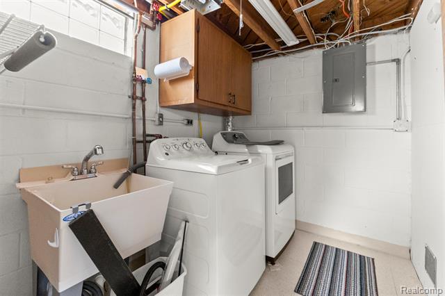 Builiding view twenty six for 24716 Ross, Dearborn, MI. 48124