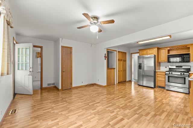 Builiding view twenty for 24716 Ross, Dearborn, MI. 48124