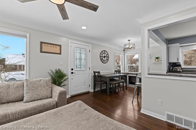 Builiding view six for 3304 Chestnut, Dearborn, MI. 48124