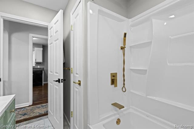 Builiding view sixteen for 3304 Chestnut, Dearborn, MI. 48124