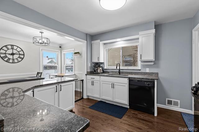 Builiding view thirteen for 3304 Chestnut, Dearborn, MI. 48124