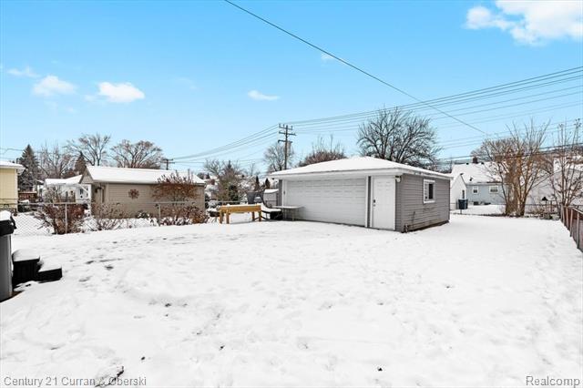 Builiding view thirty five for 3304 Chestnut, Dearborn, MI. 48124