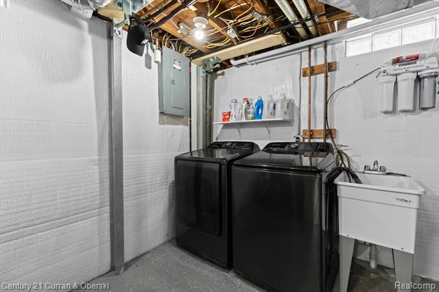 Builiding view thirty one for 3304 Chestnut, Dearborn, MI. 48124