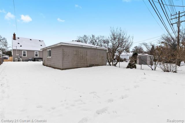 Builiding view thirty seven for 3304 Chestnut, Dearborn, MI. 48124