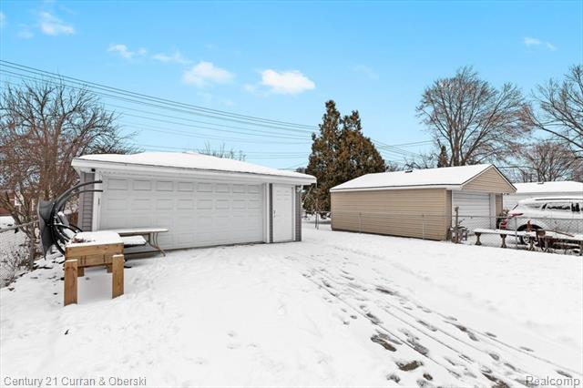 Builiding view thirty six for 3304 Chestnut, Dearborn, MI. 48124