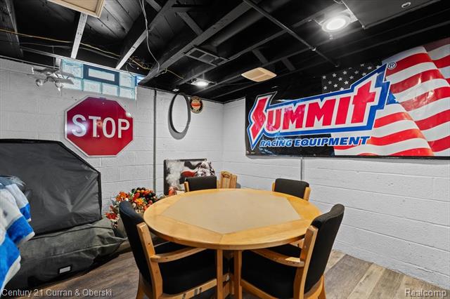 Builiding view twenty eight for 3304 Chestnut, Dearborn, MI. 48124