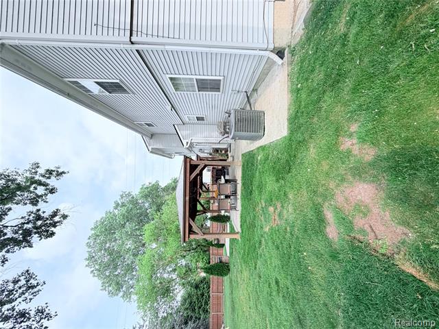 Builiding view nine for 38798 Covington, Wayne, MI. 48184