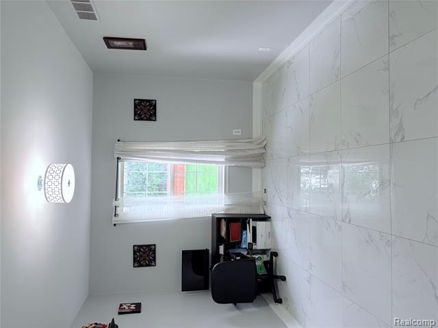 Builiding view sixteen for 38798 Covington, Wayne, MI. 48184