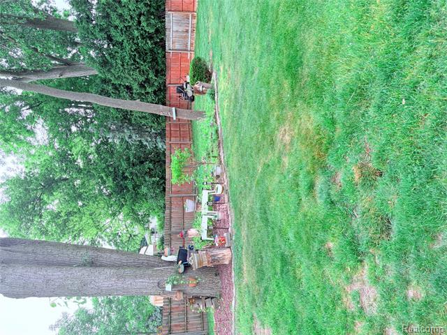 Builiding view twelve for 38798 Covington, Wayne, MI. 48184