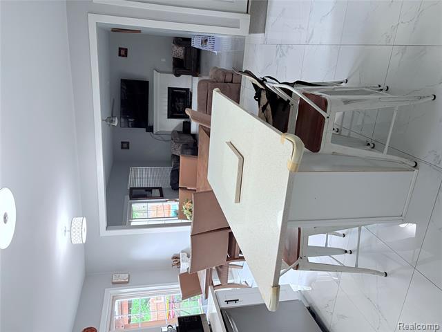 Builiding view twenty one for 38798 Covington, Wayne, MI. 48184