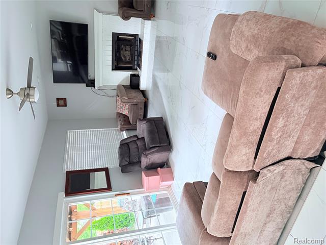 Builiding view twenty seven for 38798 Covington, Wayne, MI. 48184